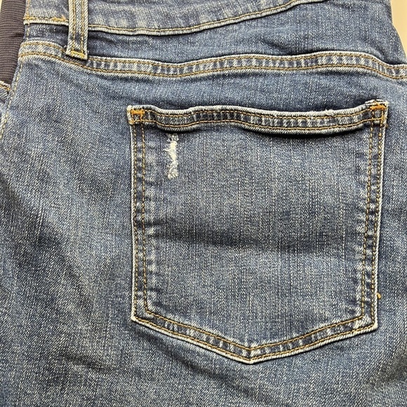 GAP Maternity Cuffed Shorts Size 33 / 16 R - Picture 11 of 16